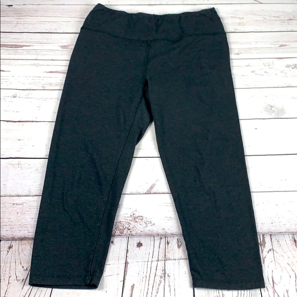OMT Active black Capri leggings size  L